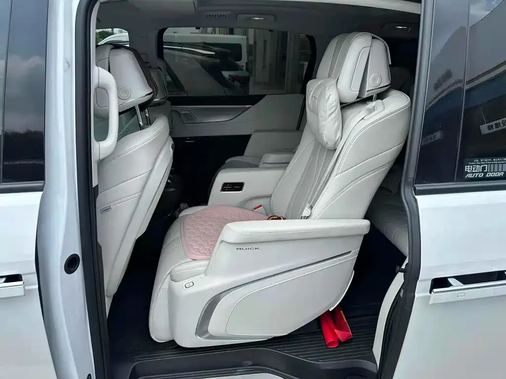Buick GL8 Hybrid — фото 4
