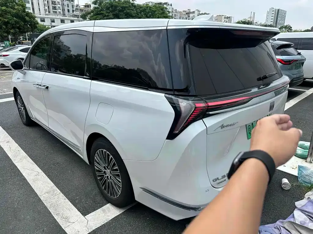 Buick GL8 Hybrid — фото 10