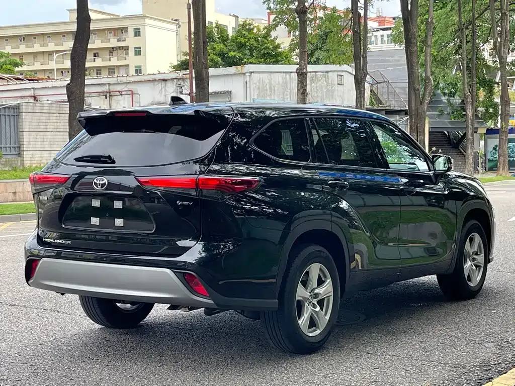 Toyota Highlander — фото 9