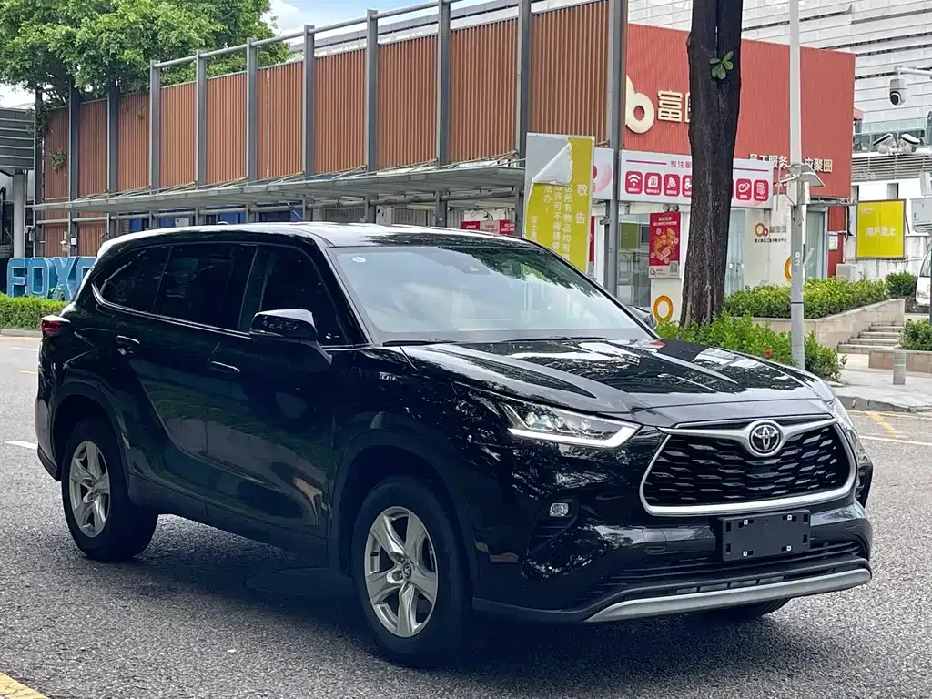 Toyota Highlander — фото 10