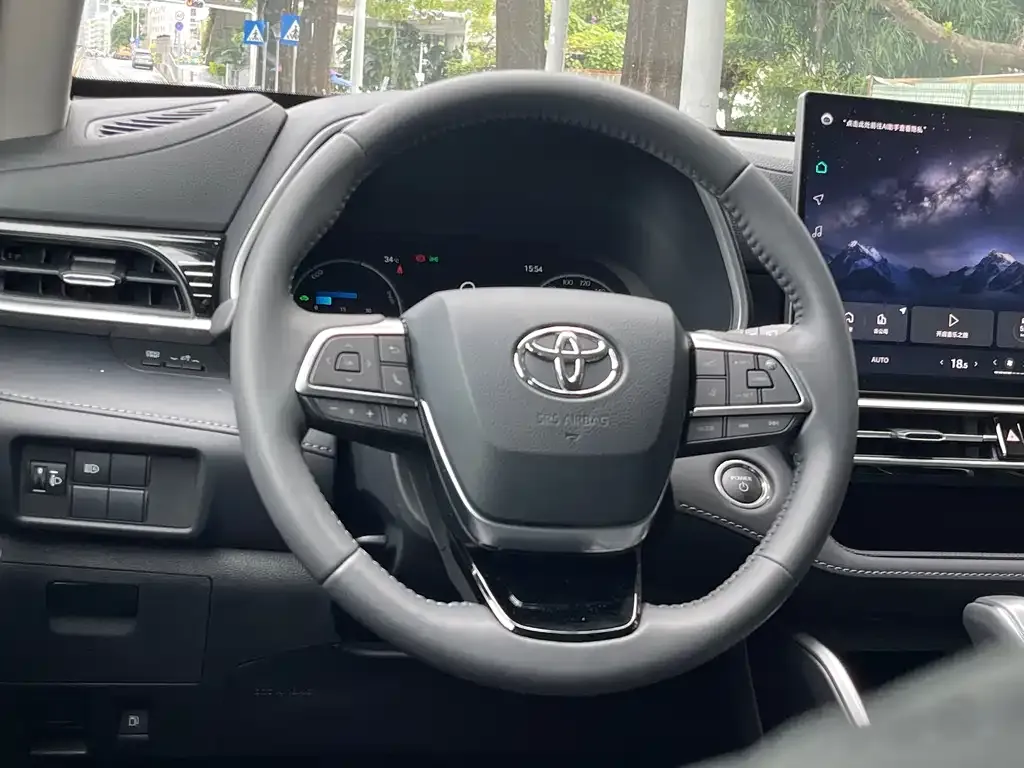 Toyota Highlander — фото 2