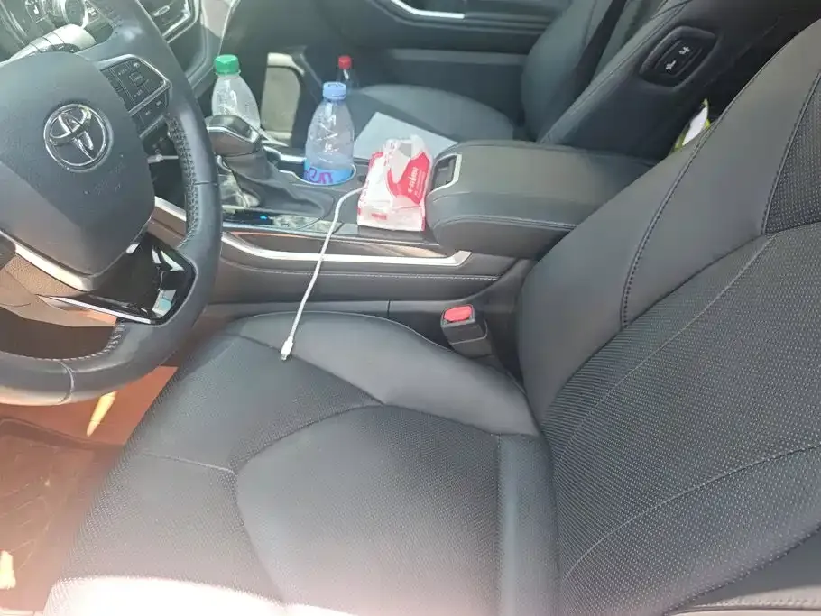 Toyota Highlander — фото 10