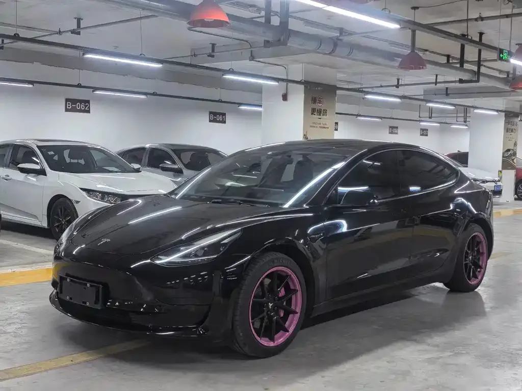 Tesla Model 3 — фото 1
