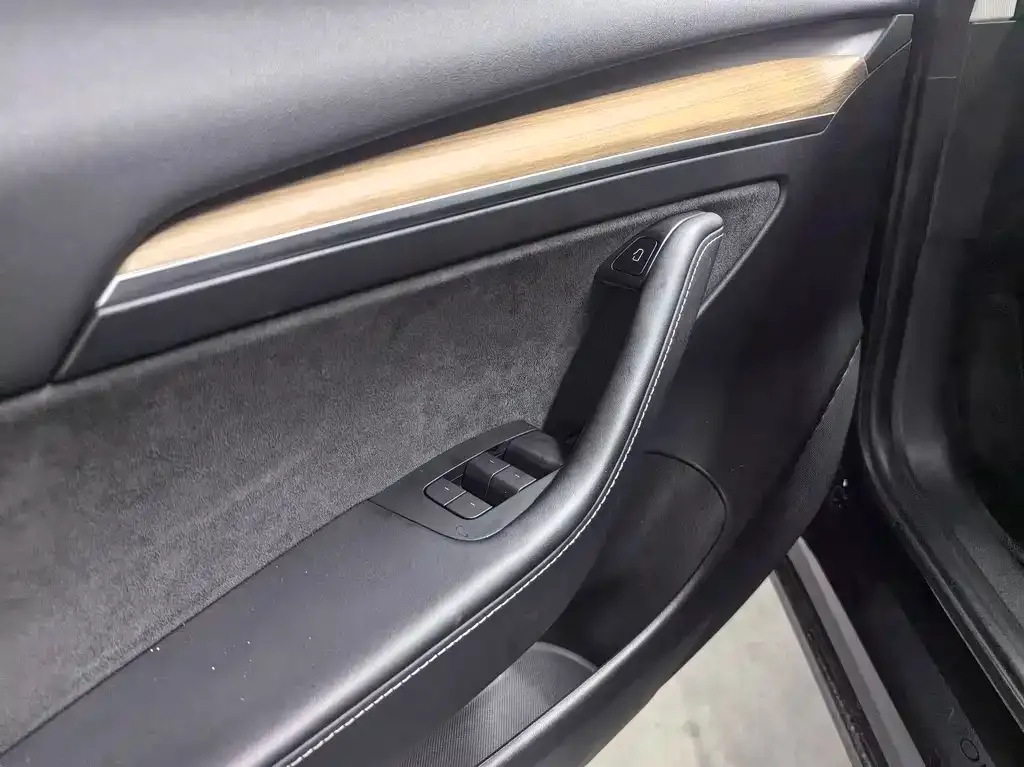 Tesla Model 3 — фото 3