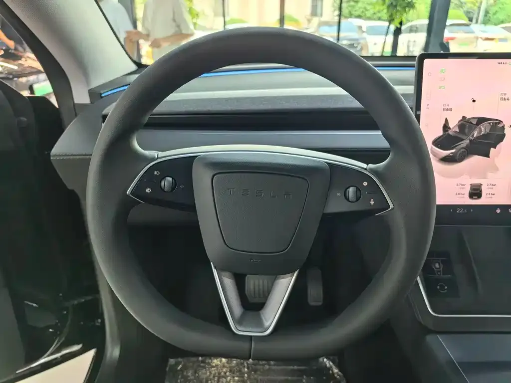 Tesla Model Y — фото 6