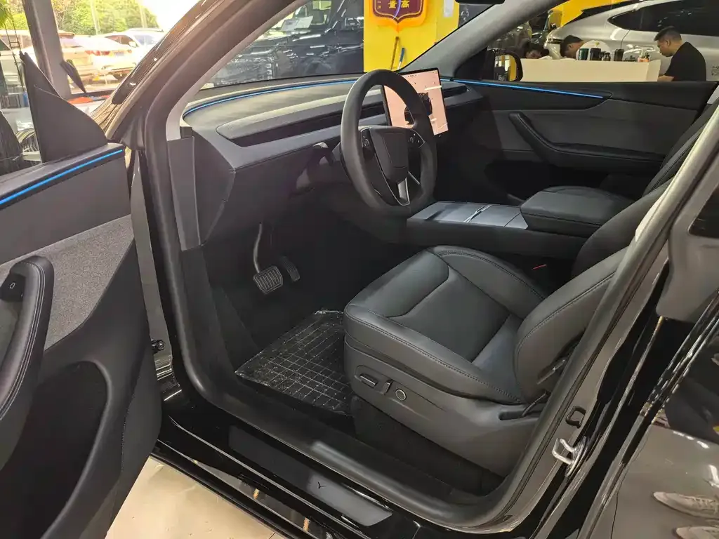 Tesla Model Y — фото 9