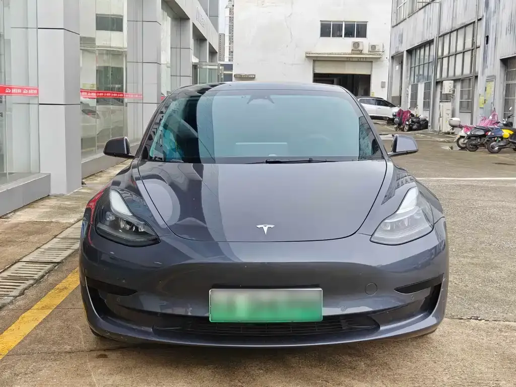 Tesla Model 3 — фото 9