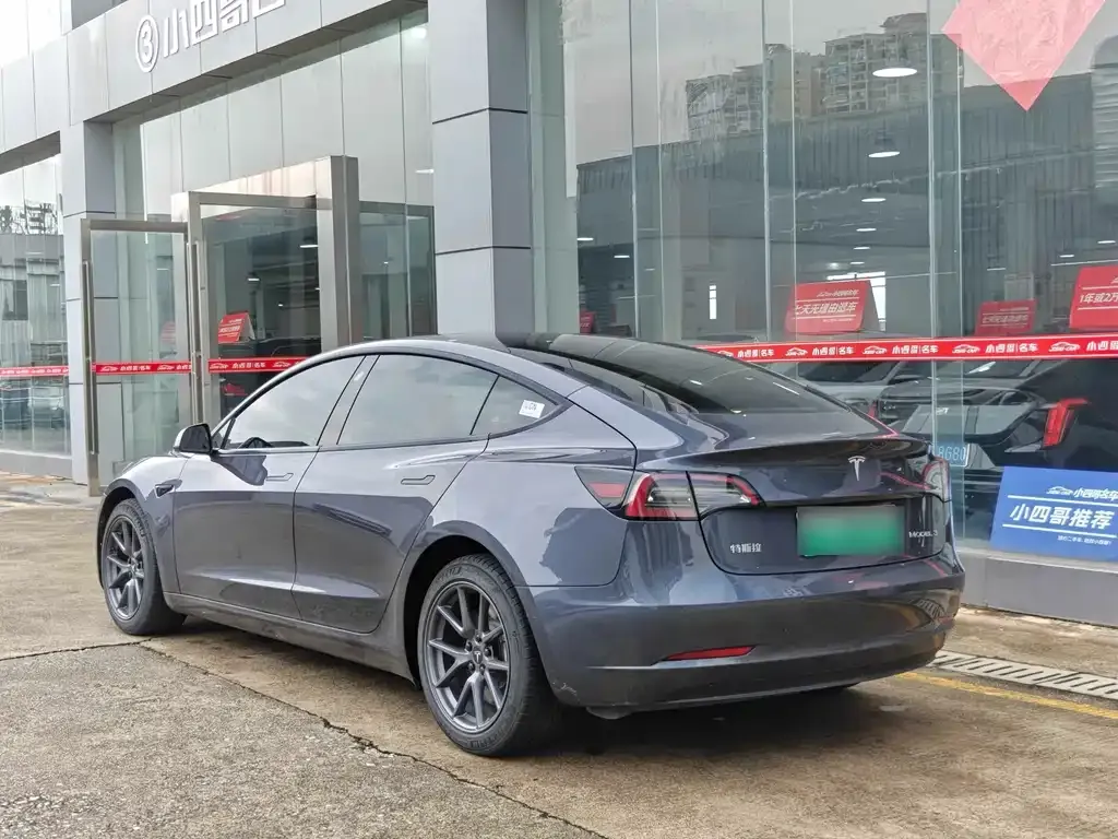 Tesla Model 3 — фото 8