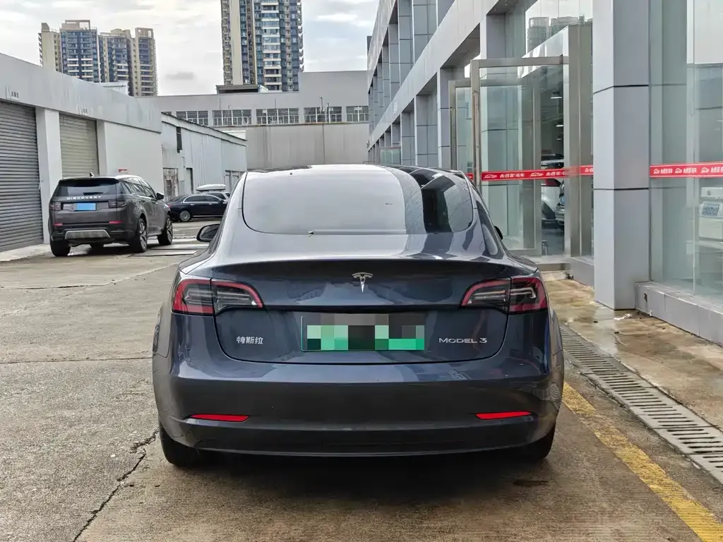 Tesla Model 3 — фото 3