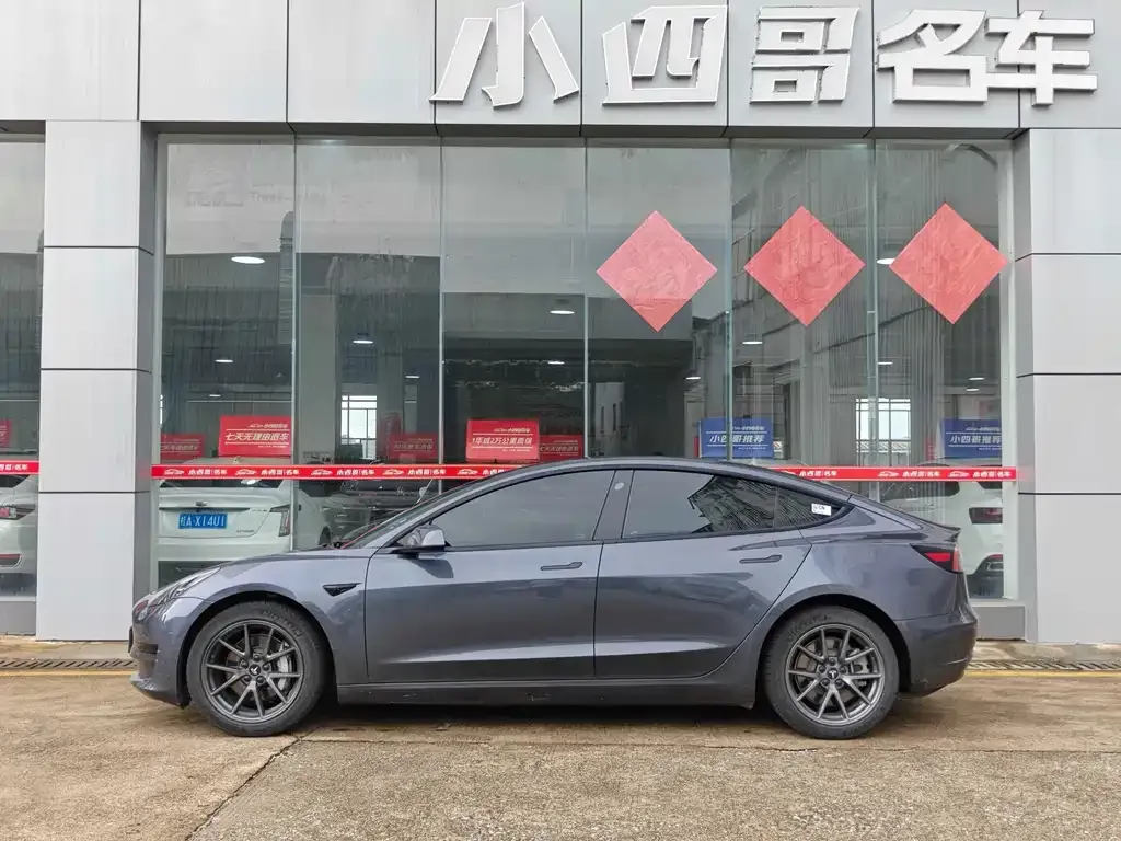 Tesla Model 3 — фото 10