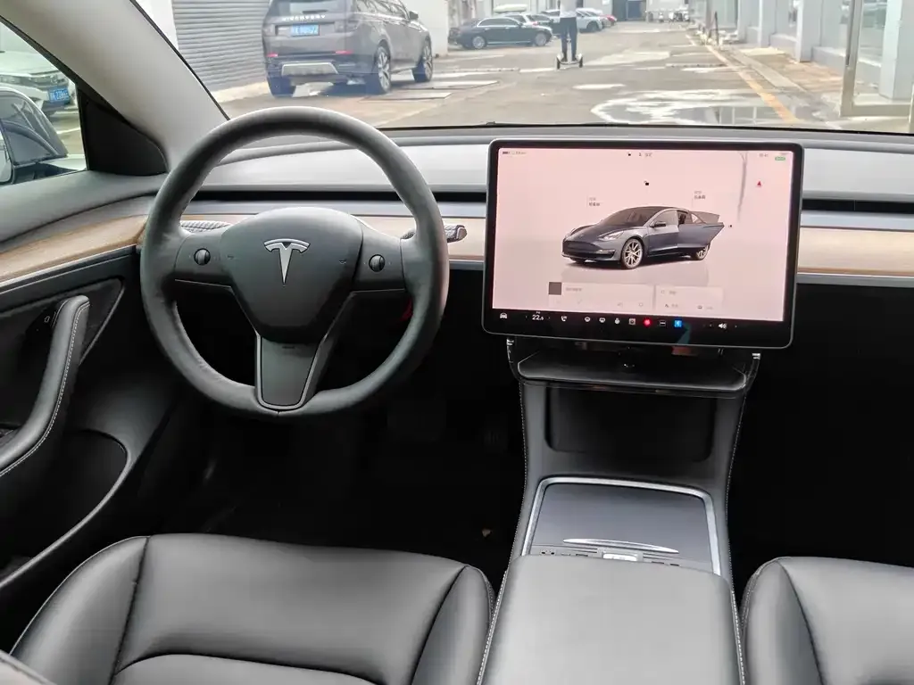 Tesla Model 3 — фото 6