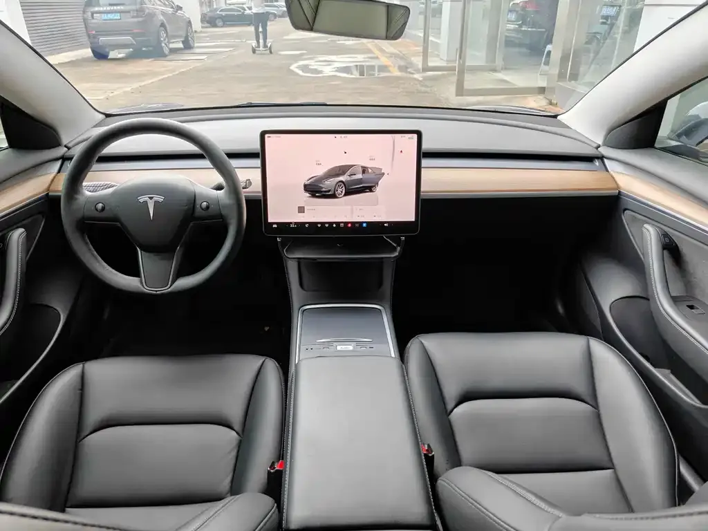 Tesla Model 3 — фото 4