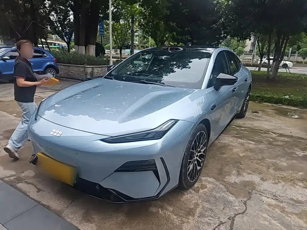 Geely Galaxy E8 — фото 1