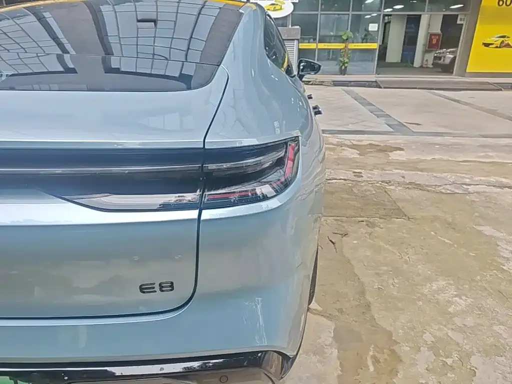 Geely Galaxy E8 — фото 10