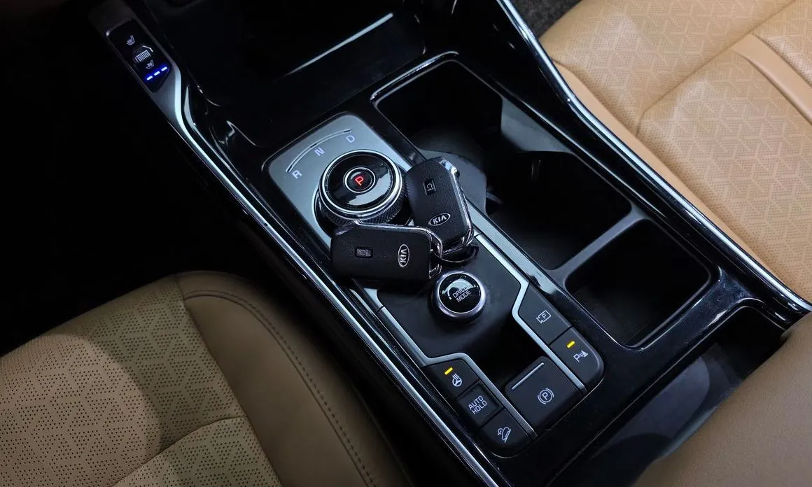 Kia Sorento — фото 8