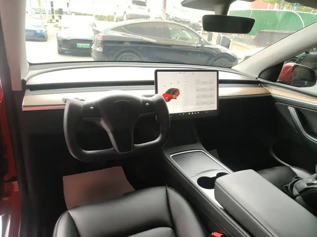 Tesla Model Y — фото 8
