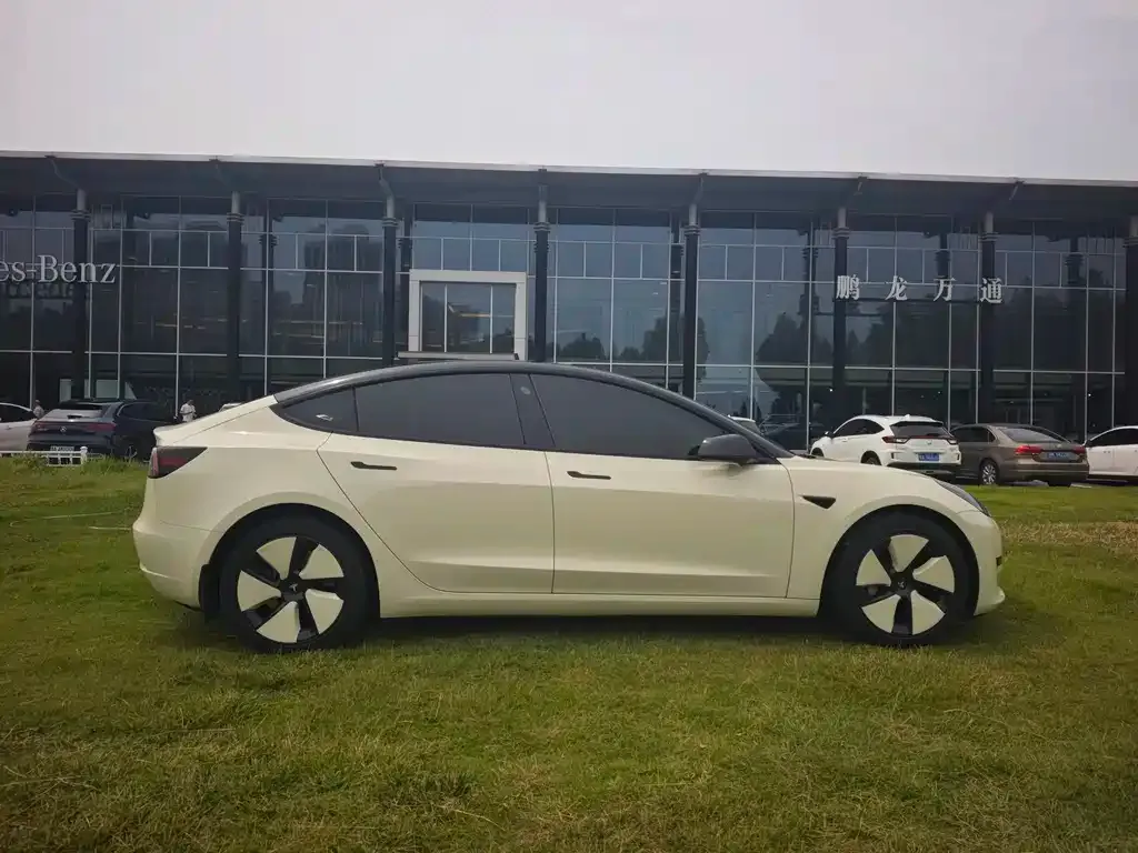 Tesla Model 3 — фото 5