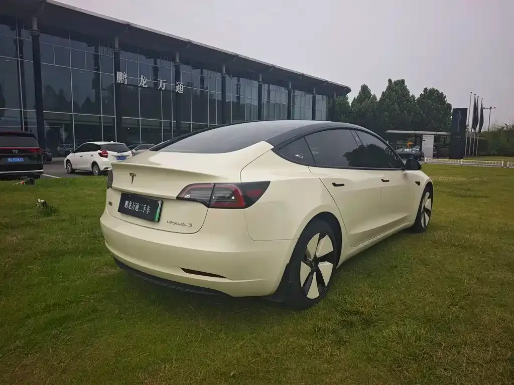 Tesla Model 3 — фото 8