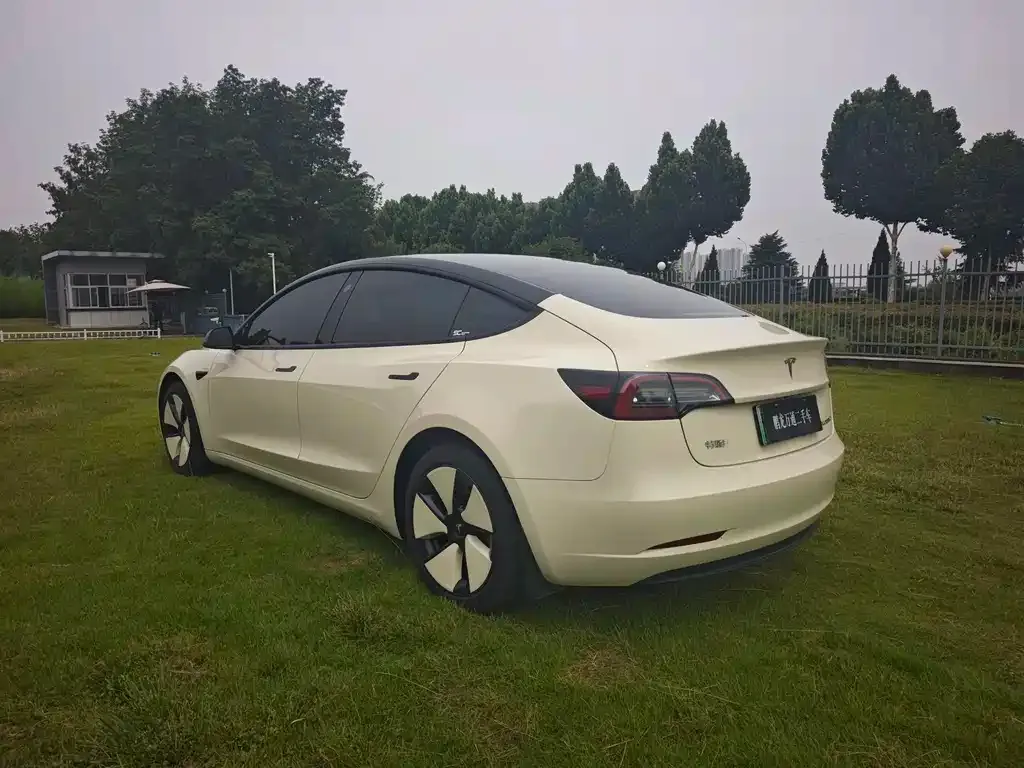 Tesla Model 3 — фото 9