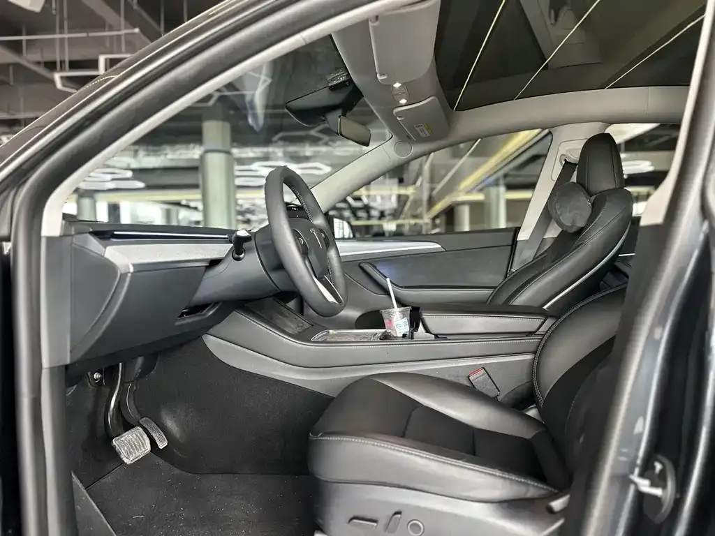 Tesla Model Y — фото 5