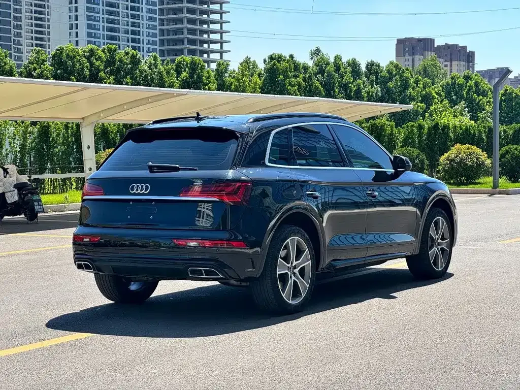 Audi Q5L — фото 6