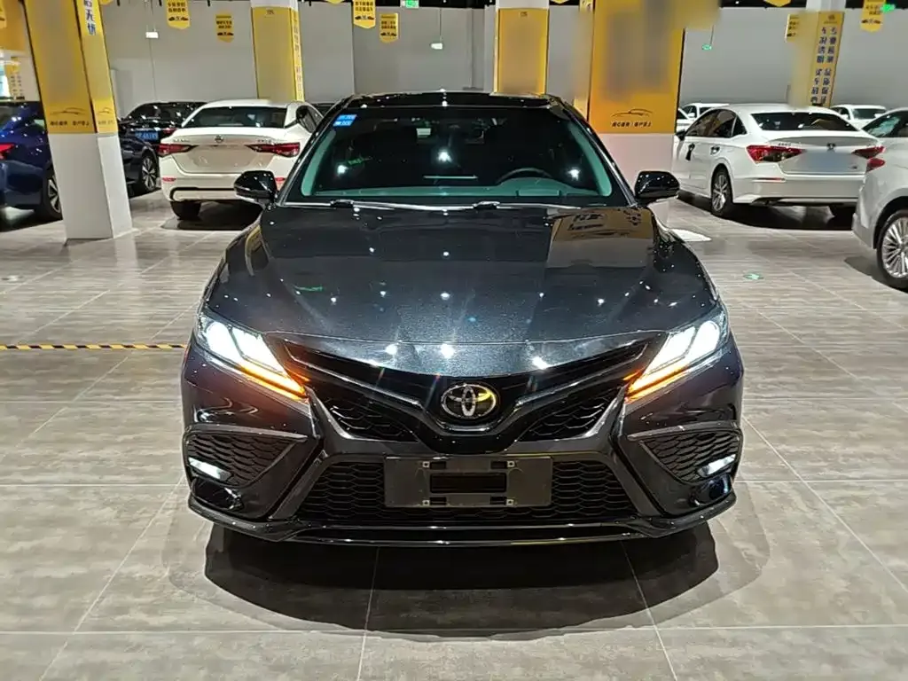 Toyota Camry — фото 5