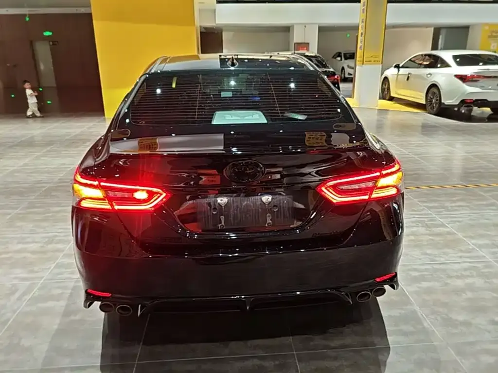 Toyota Camry — фото 8