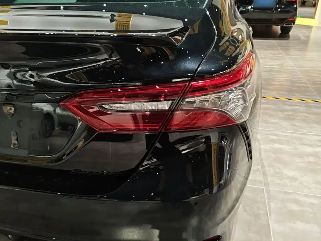 Toyota Camry — фото 9