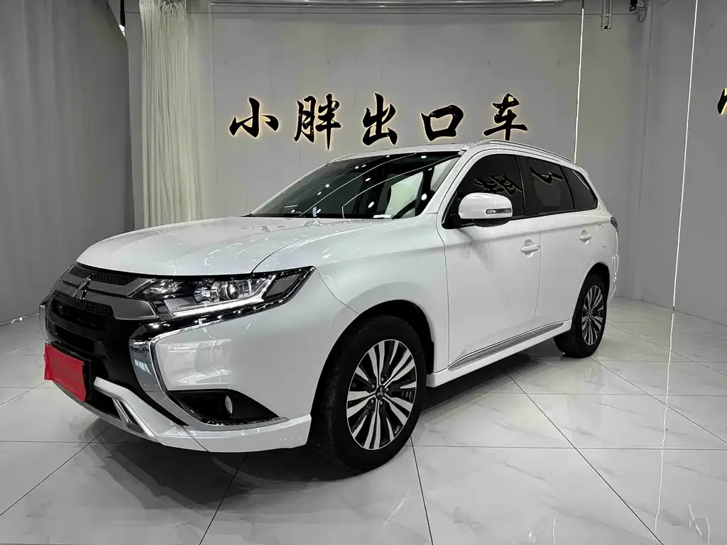 Mitsubishi Outlander — фото 1
