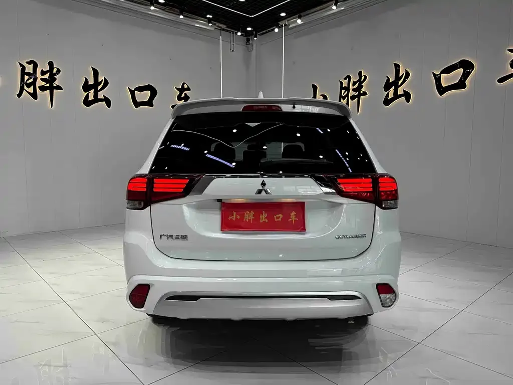 Mitsubishi Outlander — фото 8