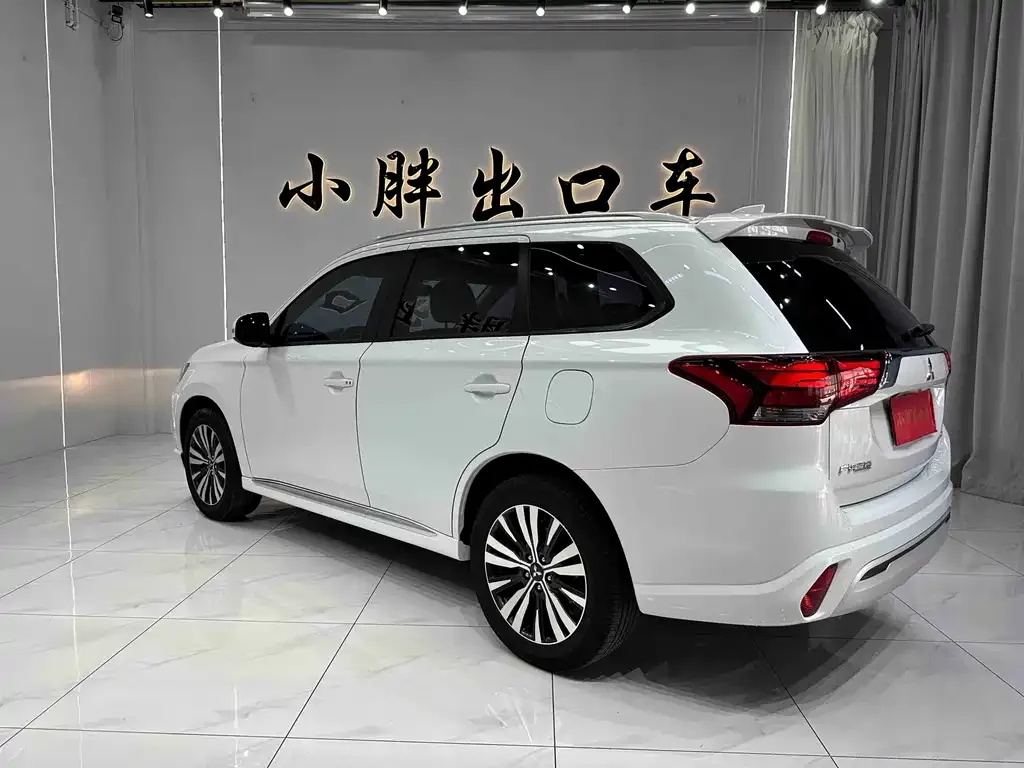Mitsubishi Outlander — фото 5