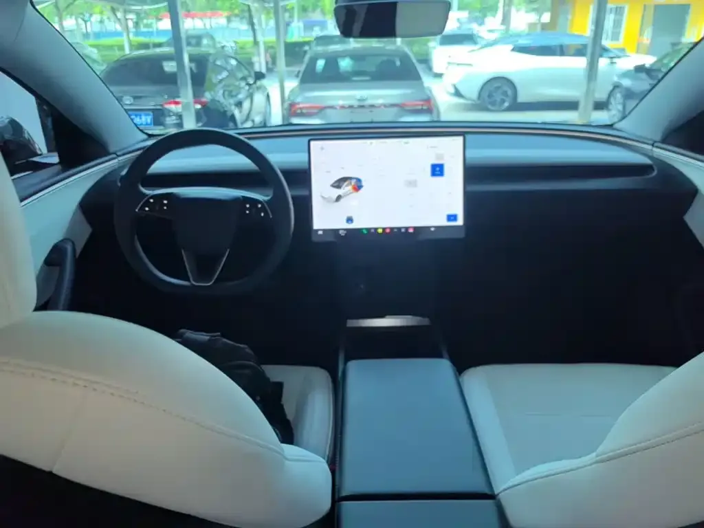 Tesla Model 3 — фото 4