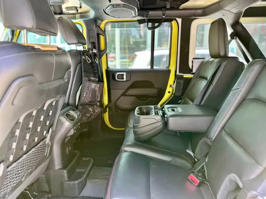 Jeep Wrangler — фото 2