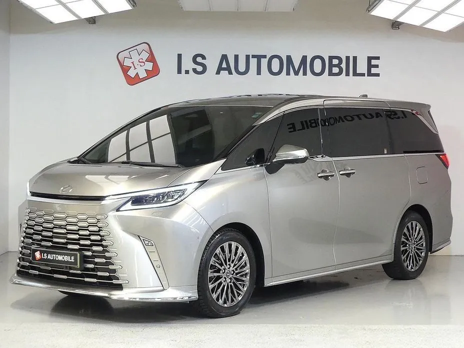Lexus LM