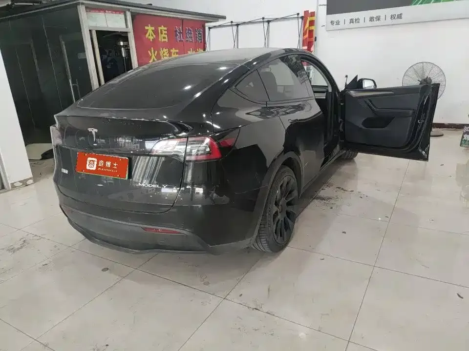 Tesla Model Y — фото 8
