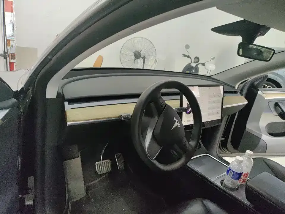 Tesla Model Y — фото 10