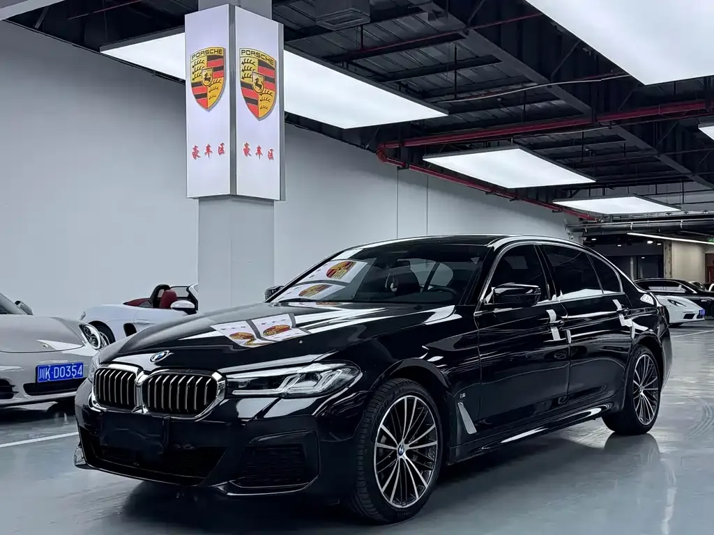 BMW 5 Series — фото 1