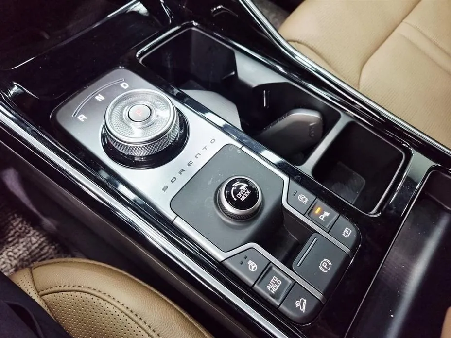 Kia Sorento — фото 7