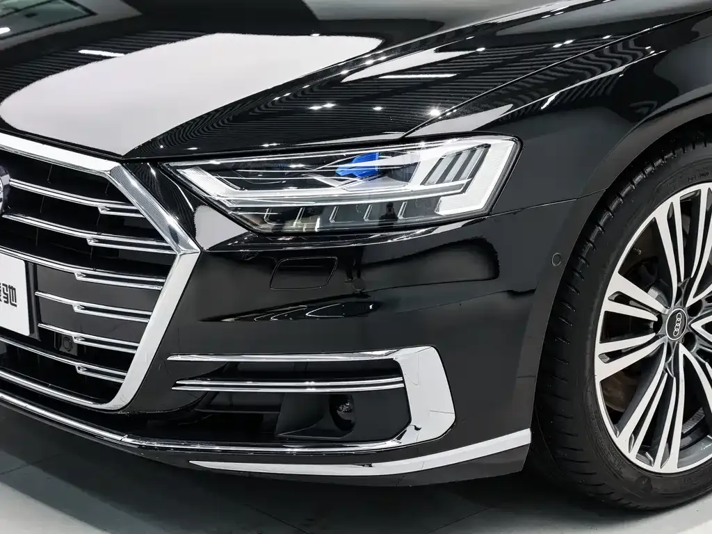 Audi A8 — фото 5