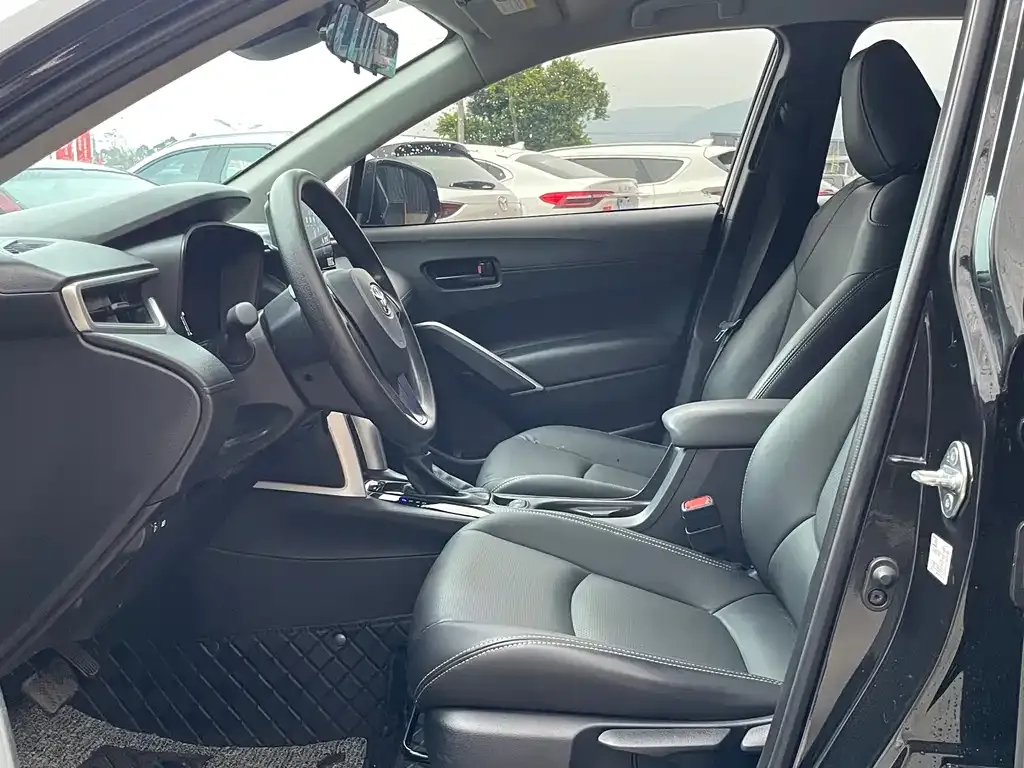 Toyota Corolla Cross 2024 из CN, фото 8