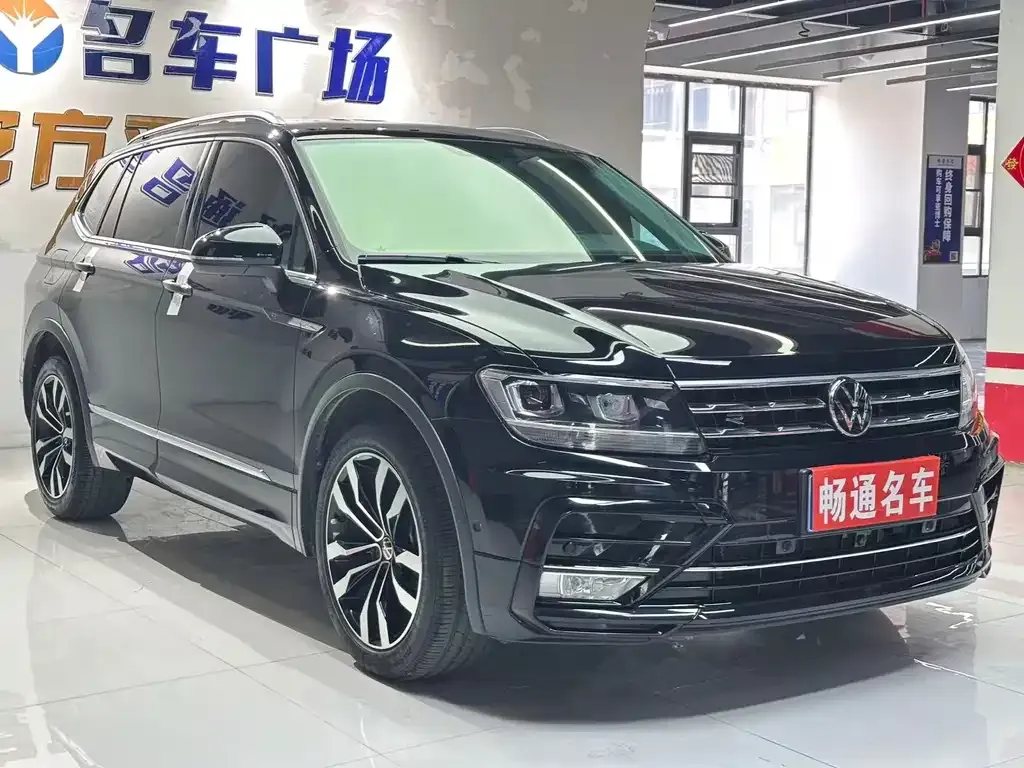 Volkswagen Tiguan L — фото 2