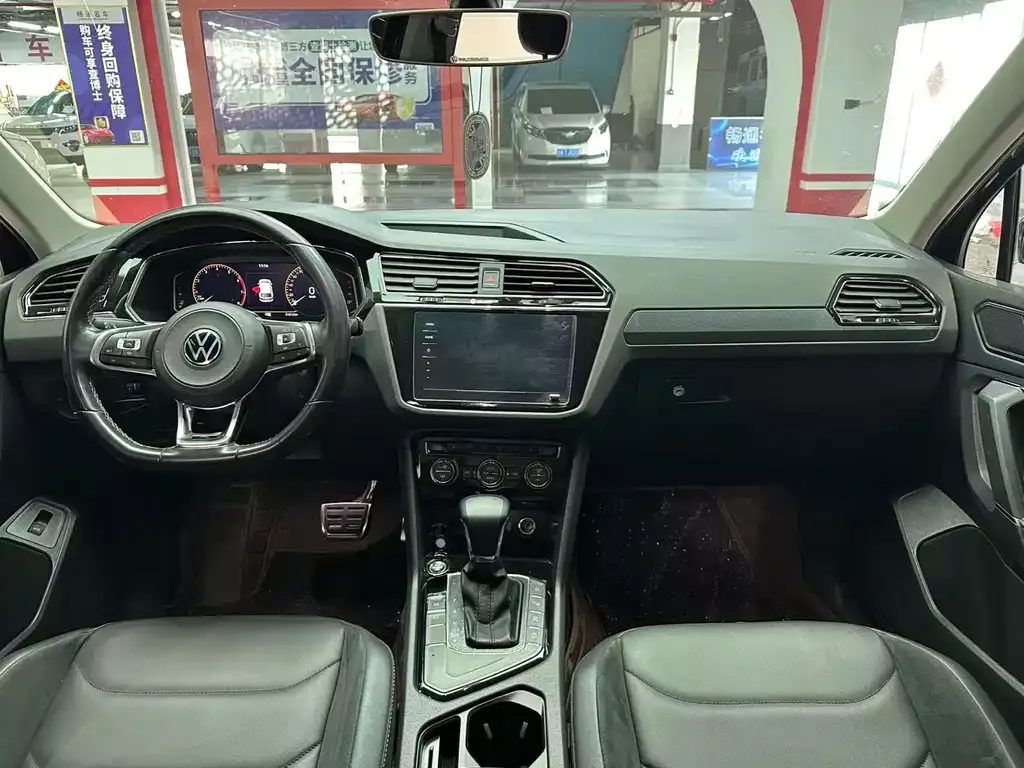 Volkswagen Tiguan L — фото 4