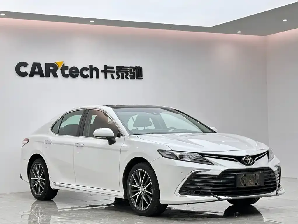 Toyota Camry — фото 9