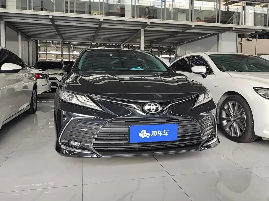 Toyota Camry — фото 9