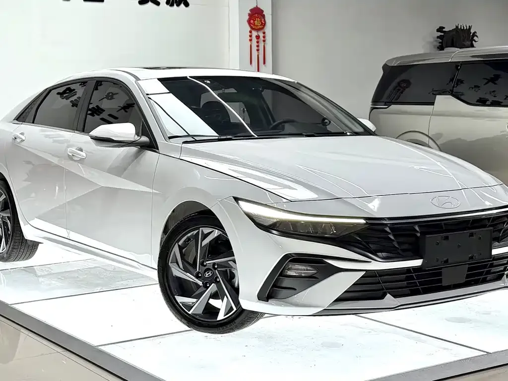 Hyundai Elantra — фото 4
