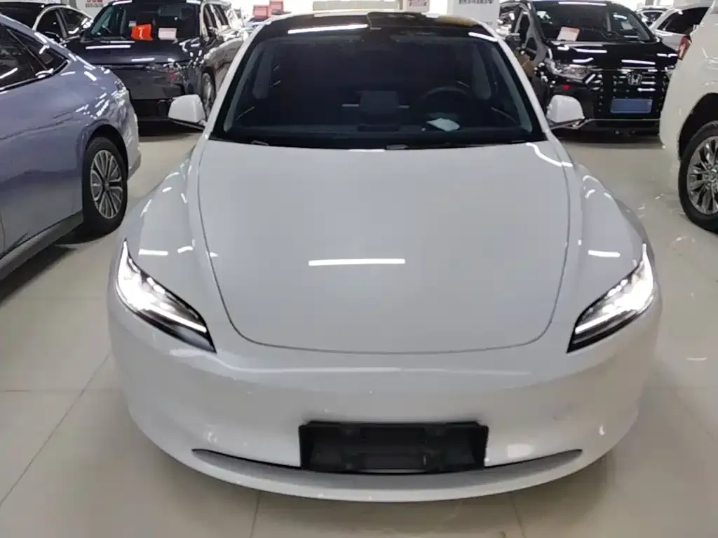 Tesla Model 3 — фото 8