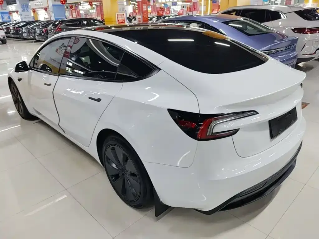 Tesla Model 3 — фото 10