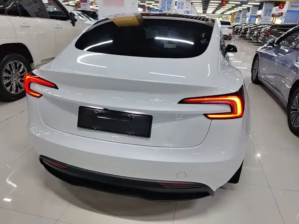 Tesla Model 3 — фото 9