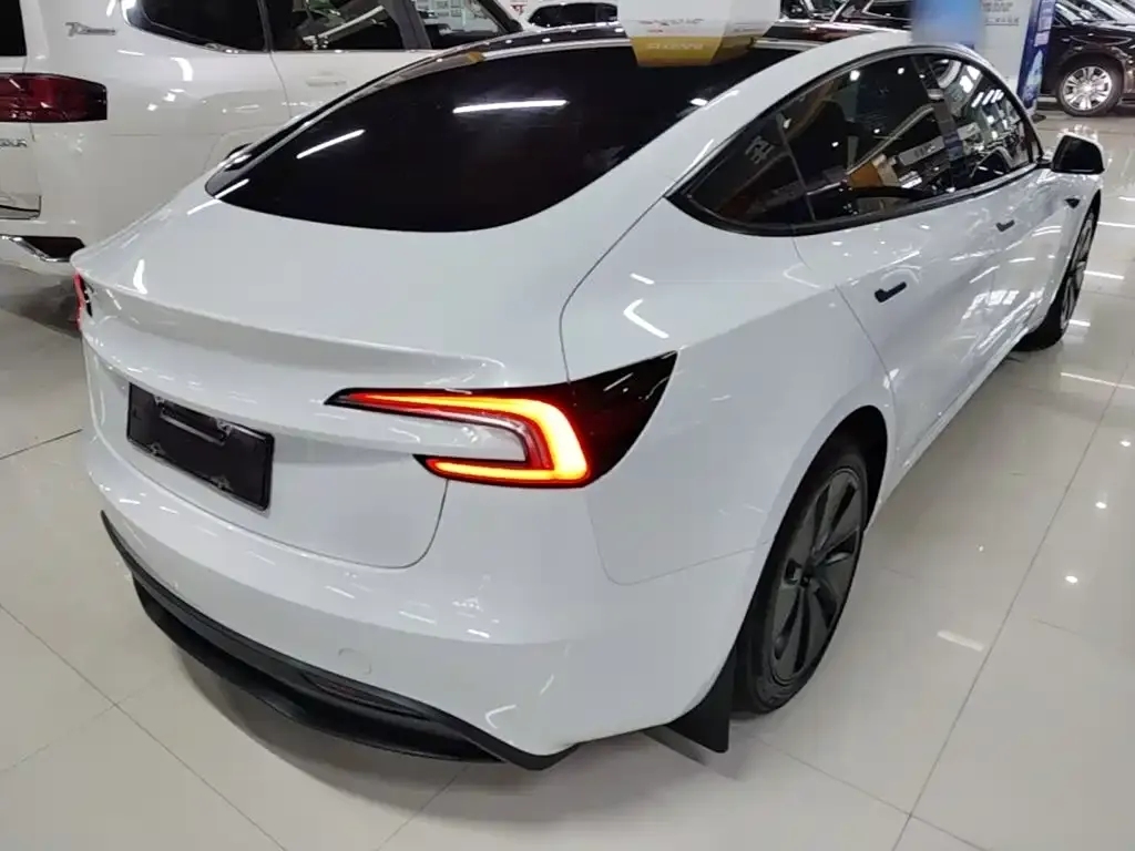Tesla Model 3 — фото 3