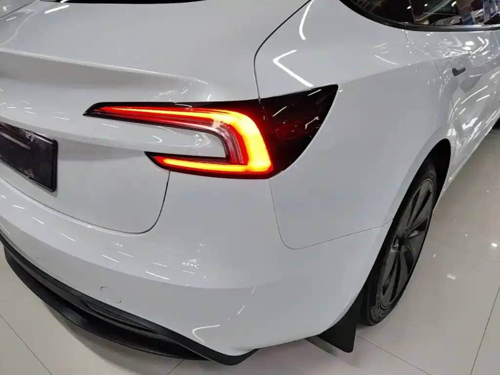 Tesla Model 3 — фото 4